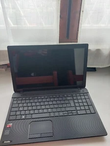 computer portatile usato toshiba, processore AMD A6 Quad - Core, colore nero. - Foto 1 di 4