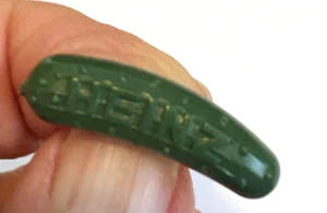 Vintage Heinz Brand Pickle Pin Pinback Advertising Promo Collectible Foodie - Picture 1 of 2