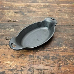 Lodge 9 Ounce Cast Iron Oval Serving Dish Mini USA 8" x 4" - Picture 1 of 6