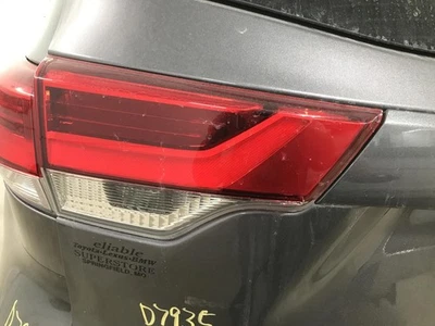 Conjunto de luz trasera izquierda usado se adapta a: Toyota Highlander 2017 puerta levadiza montada izquierda Foto 1 de 4