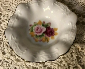 Plato pequeño vintage Lefton China con flores, sello de Japón en la parte posterior - Imagen 1 de 6