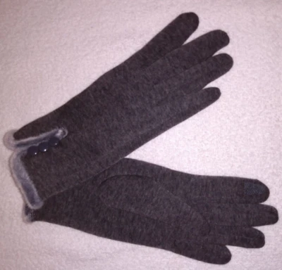 NEW Womens Winter Soft Gloves Size Medium Stylish 3 Buttons on Cuffs NEW - Image 1 of 4