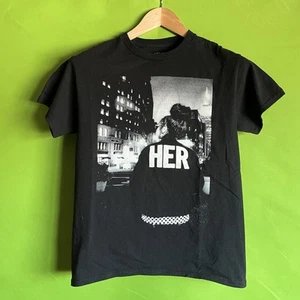 Small HER H.E.R. Music Band City Portrait T-Shirt Black - Picture 1 of 5