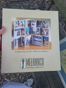 Celadon Pop Up Fotoalbum von Melannco, dem Hüter der Erinnerungen - Bild 1 von 1