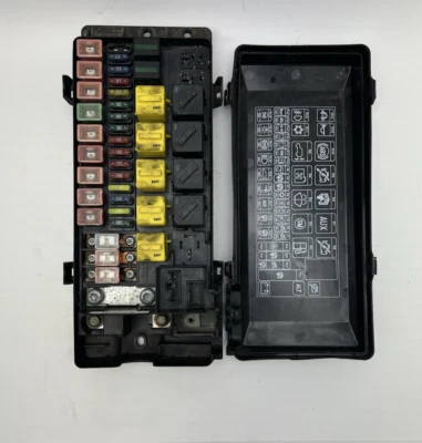 OEM 1999-2004 Land Rover Discovery 2 Engine Bay Fuse Box Assembly YQE103810 - Image 1 of 4