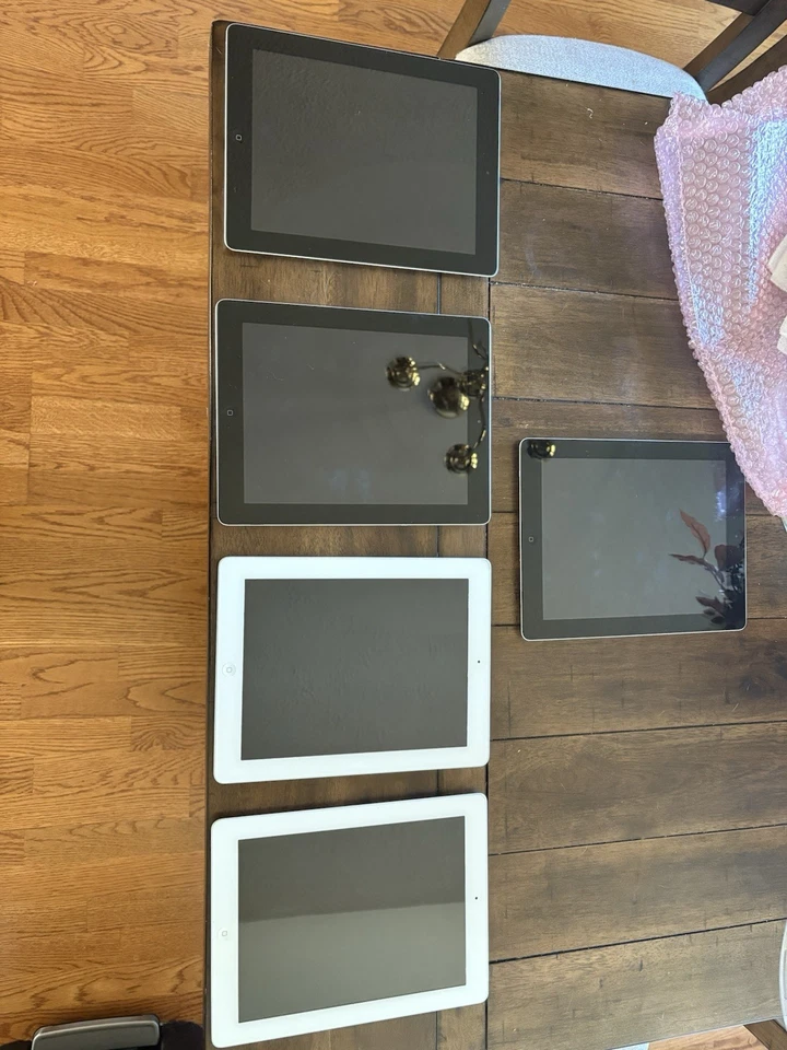 Apple iPad 4th Generation A1458 16GB Wi-Fi Only Lot of 5 - Image 1 of 4