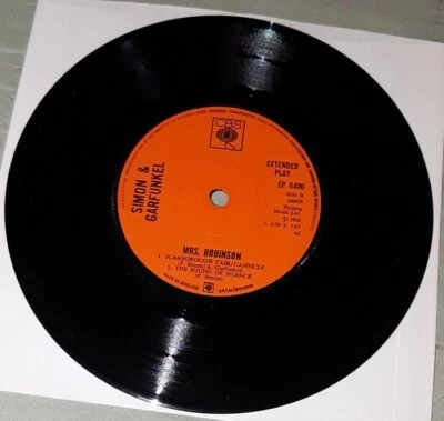 Simon & Garfunkel UK import 45 EP Mrs. Robinson CBS EP 6400 ex - Image 1 of 2