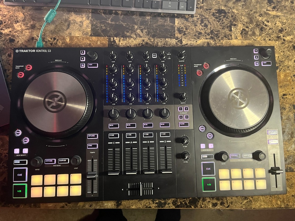 Native Instruments TRAKTOR KONTROL S3 MK3 DJ Controller 4