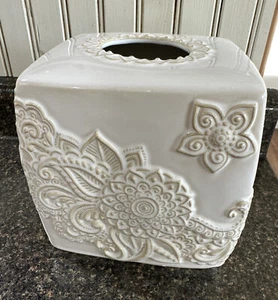 Vintage Shabby Chic White Ceramic Floral Garden Tissue Holders - Picture 1 of 5