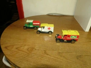 3  COLLECTABLE CARS - Picture 1 of 8