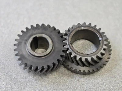 BONITO JUEGO DE ENGRANAJES ORIGINAL USADO ORIGINAL PORSCHE 356B 356C 27:23 4D CUARTA VELOCIDAD #58 Foto 1 de 4