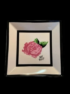 Piatti o targhette da dessert firmati Betsy Johnson (4) 7” x 7” motivo rosa - Foto 1 di 3