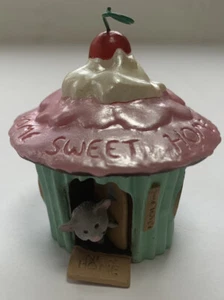 Ornamento ricordo Hallmark vintage nuovo casa cupcake topo casa casa dolce casa - Foto 1 di 7