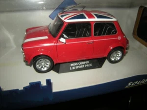 1:18 Solido Mini Cooper 1.3i Sport Pack Redfire & Flag in OVP - Picture 1 of 1