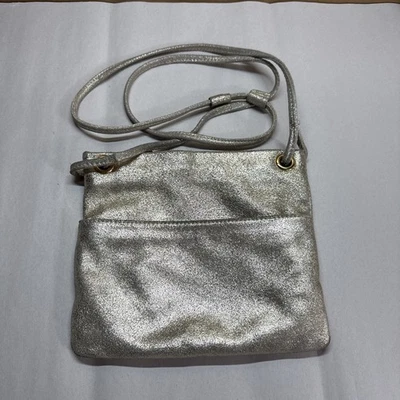 Bandolera pequeña de cuero metálico dorado Margot aspecto brillante Foto 1 de 4