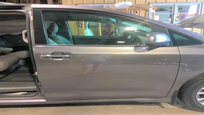 Passenger Front Door Electric Windows Fits 15-20 SIENNA 3507529 - Image 1 of 4