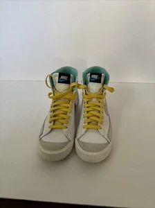 Nike Blazer Mid '77 Boys Size 5.5Y White Silver Shoes Sneakers DQ7773-100 - Picture 1 of 7