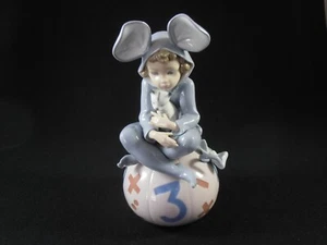 Statuina Lladro Loving Mouse 5883 bambino in pensione che tiene gattino gatto malizioso - Foto 1 di 9