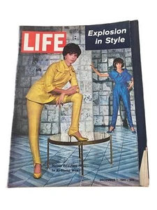 Life Magazine December 1 1961 “Explosion in Style” Cover Italian Beauties - Picture 1 of 4