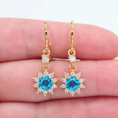 Pendientes colgantes con flores de topacio místico azul lago rellenos de oro amarillo de 18 quilates para mujer Foto 1 de 3