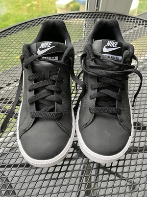 Nike Women's Court Royale Sneakers Shoes Sz 6 Black White 749867-010 C1 - Image 1 of 4