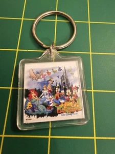 Portachiavi Vintage Magic Kingdom Disney Acrilico Grafica - Foto 1 di 2