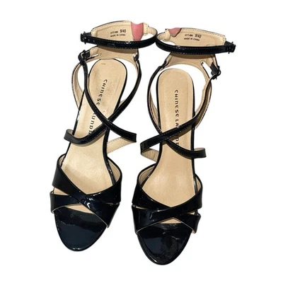 Tacones chinos de charol de lavandería elegantes punta abierta con tiras 9M negros elegantes atemporales antiguos Foto 1 de 4