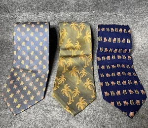 Lotto nuovo con etichette TOMMY BAHAMA Off Island palma hawaiana e sedia da spiaggia cravatta collo seta - Foto 1 di 12