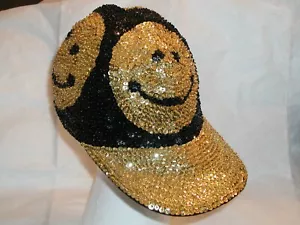 GORRA GORRA DE BÉISBOL EMOJI SMILE FACE NEGRA Y DORADA LINDA REGALO DE NAVIDAD ¡NUEVA! - Imagen 1 de 2