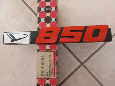 DAIHATSU HIJET S70 850 RADIATOR GRILLE BADGE EMBLEM NEW - Image 1 of 3