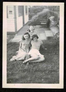 3 HAPPY WOMEN POSING LAUGHING ON THE LAWN OLD/VINTAGE PHOTO SNAPSHOT- C902 - Picture 1 of 1