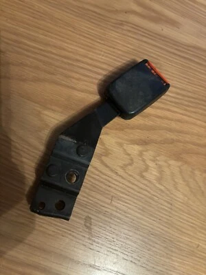 VW Volkswagen T4 Transporter Caravelle Early Front Seatbelt Buckle 701857877 - Image 1 of 4