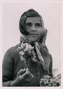 GRECE c. 1938 - Fillette Marchande de Fleurs Grèce - DIV 3523 - Imagen 1 de 2