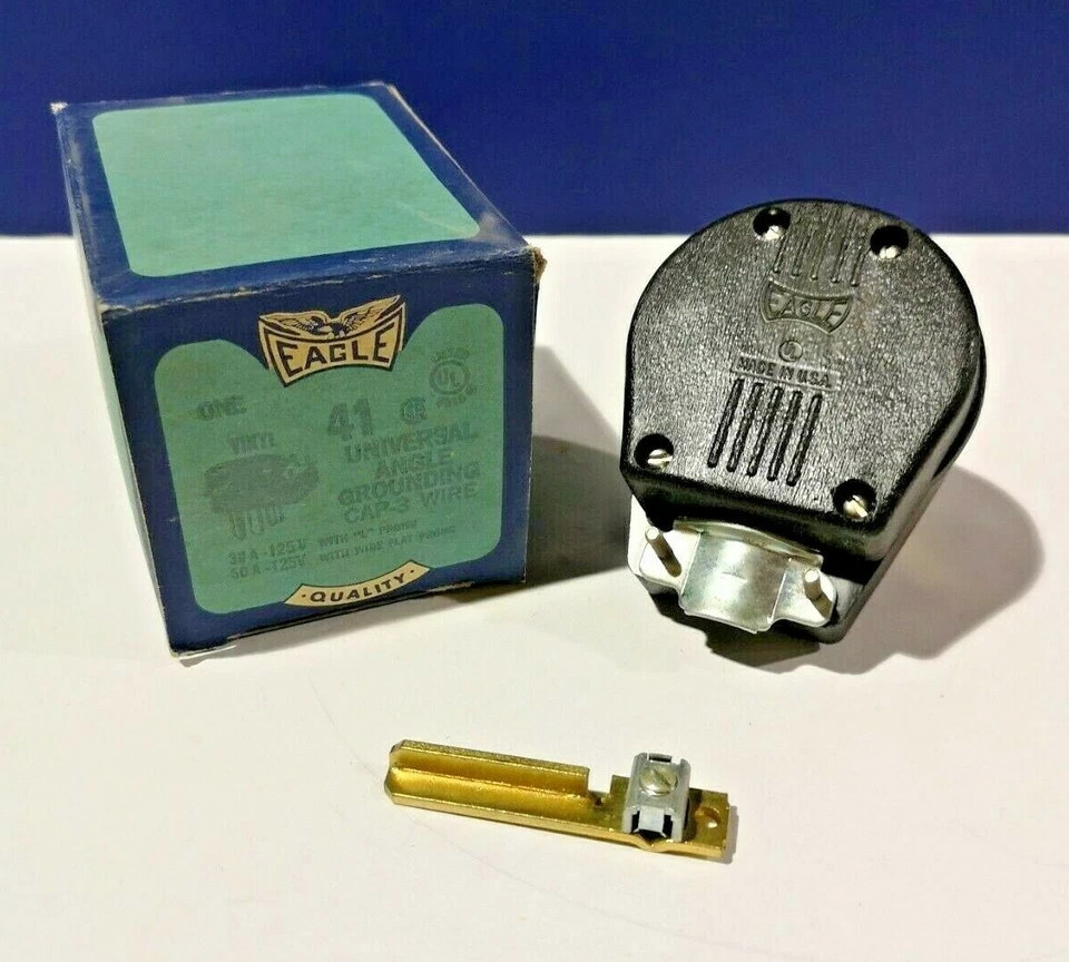 Tapa de tierra angular universal 3 hilos negra NEMA 5-30P 5-50P 50A 125V NUEVO EAGLE 41E Foto 1 de 4