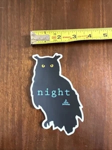 Prana Eule Nacht Sticker Aufkleber! Ca. 5" !!! Outdoorbekleidung schwarz blau!! - Bild 1 von 1