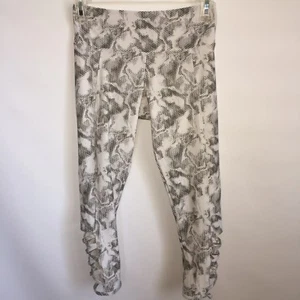 Onzie Weave Yoga Capri Open Side Strappy Leggings White Black Print Size XS - Picture 1 of 8