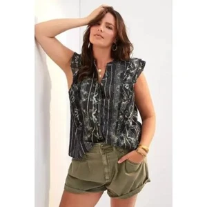Blusa Pilcro Anthropologie floreale senza maniche con volant top abbottonato metallizzato M - Foto 1 di 11