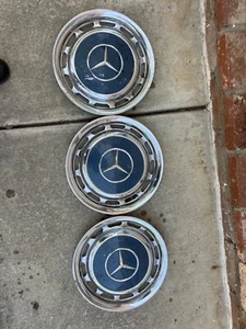 (3) 1969 to 1983 Mercedes Benz 240D 450 SEL Pagoda 14 inch hubcap blue - Picture 1 of 8