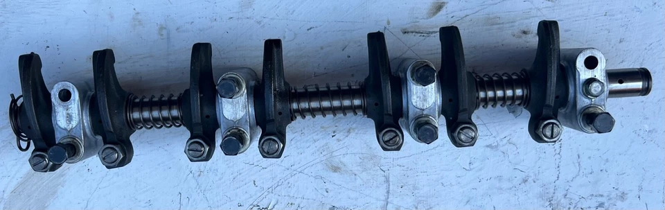 Eje basculante Toyota Crown 5R gasolina 2,0cc usado Foto 1 de 4