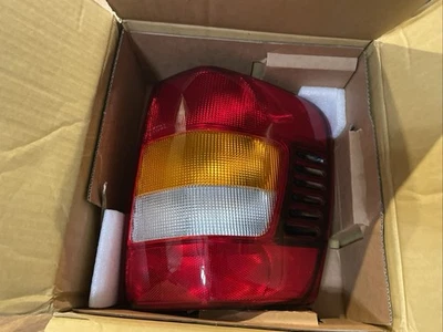 Luz trasera para pasajero Jeep Grand Cherokee WJ 99-04 Foto 1 de 4