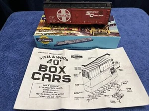 HO Athearn Red Box 1221 40' Box Car Santa Fe Shock Control      HO28 - Picture 1 of 8