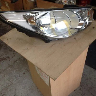 Hyundai ix 35 New Genuine OE Drivers Headlamp 92102 2Y020 - Image 1 of 2