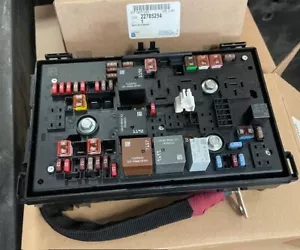 22785254 Chevy Volt 2013 caja de relé de fusibles **Nuevo OEM** - Imagen 1 de 4