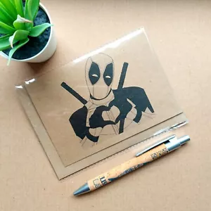Lustige Deadpool Valentinskarte - Geeky Marvel Comic Liebe Herz Karte - Bild 1 von 3