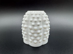 Lámpara de hadas Fenton algunos superiores Hobnail vidrio de leche vintage solo blanco - Imagen 1 de 7