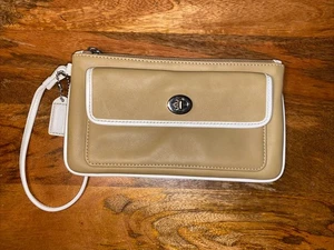 Coach Y2K Legacy Drehverschluss Handgelenktasche hellbraun/weiß Leder  - Bild 1 von 12