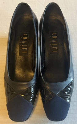 Zapatos de mujer Amalfi Italia 7,5 C azul y negro charol 2” tacones elegantes Foto 1 de 4