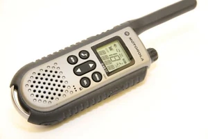 MOTOROLA Talkabout TLKR-T7 Walkie-Talkies Consumer Two-Way Radios 1x IXUE1040A - Picture 1 of 12