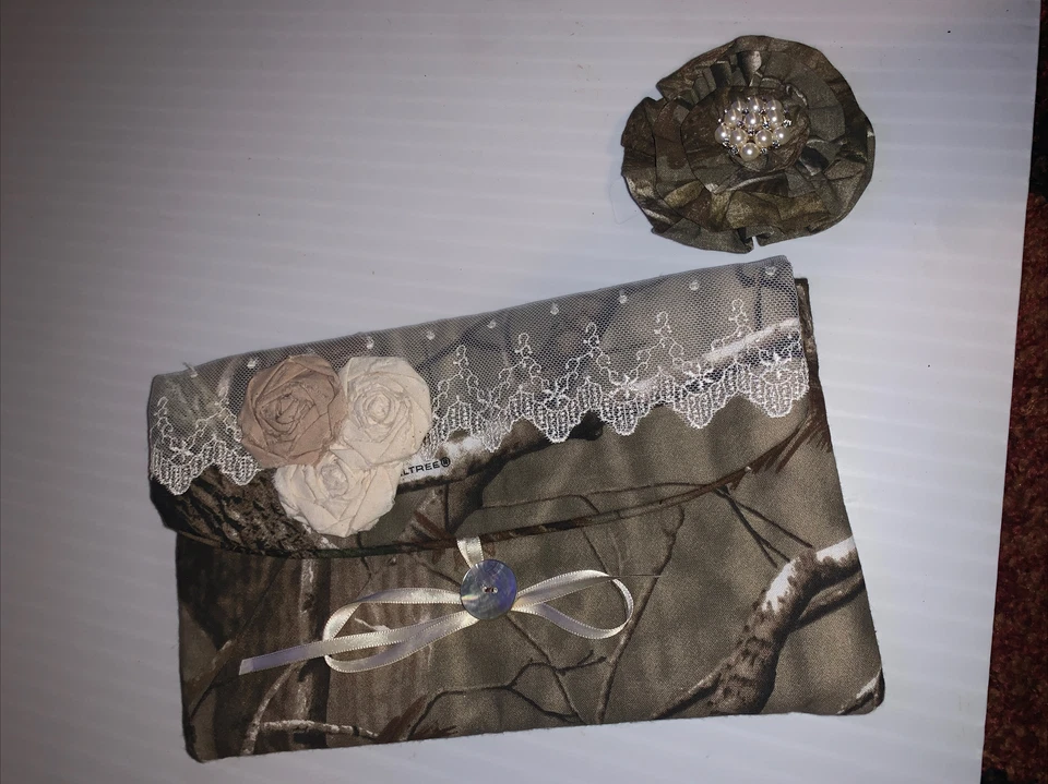Realtree Bolso Camuflaje y Encaje y Broche o Accesorio para el Cabello Foto 1 de 4