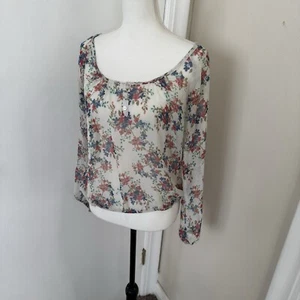 Tilly’s Full Tilt Floral Blouse Top Size Medium does have some fraying  - Picture 1 of 5